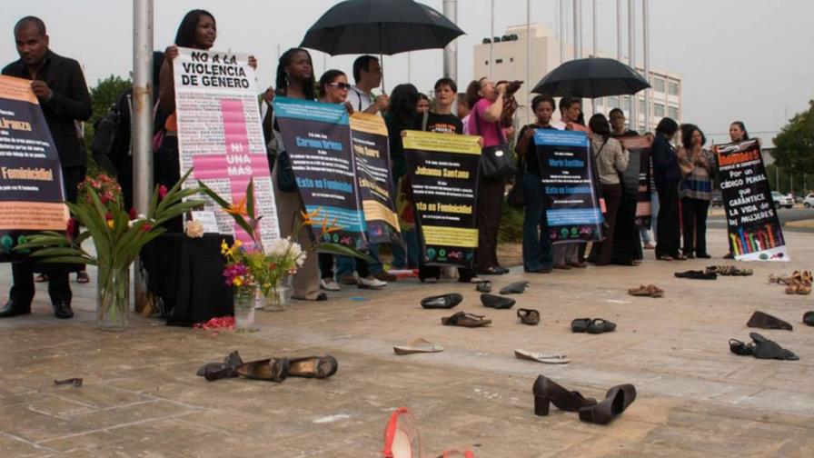 Exigen tipificar el feminicidio en el Código Penal Exigen tipificar el feminicidio en el Código Penal