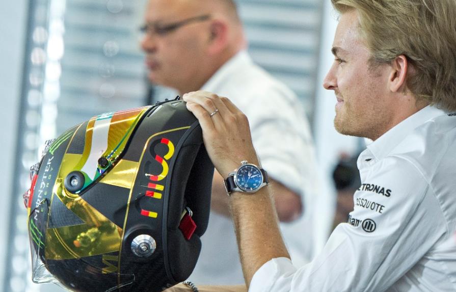 La FIFA obliga a Nico Rosberg a no usar imagen de trofeo de la Copa Mundial