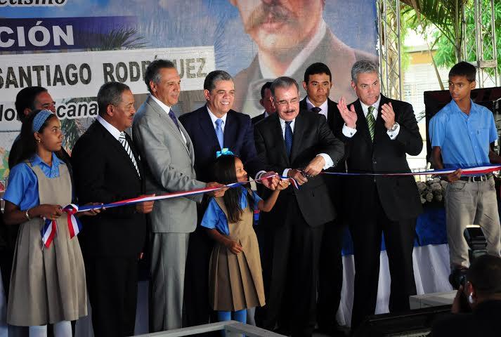 Danilo Medina entregó 91 nuevas aulas en Santiago Rodríguez