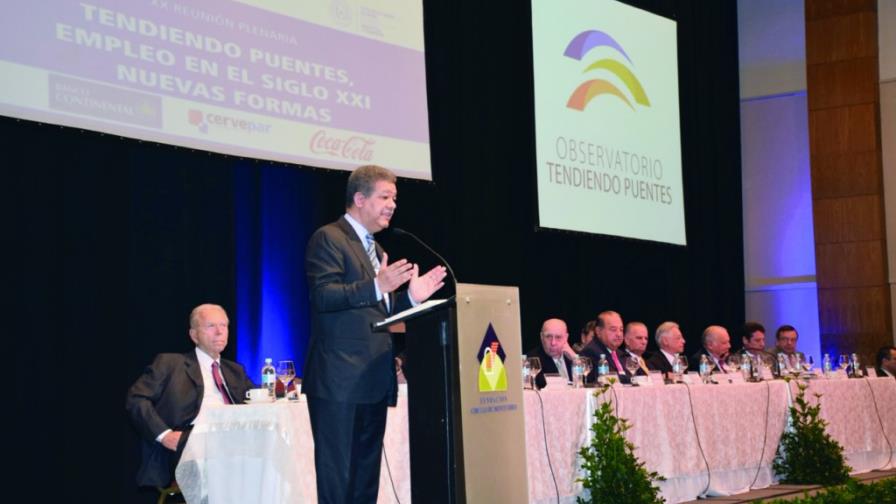 Leonel dice que no se puede reducir las condiciones de vida de los trabajadores