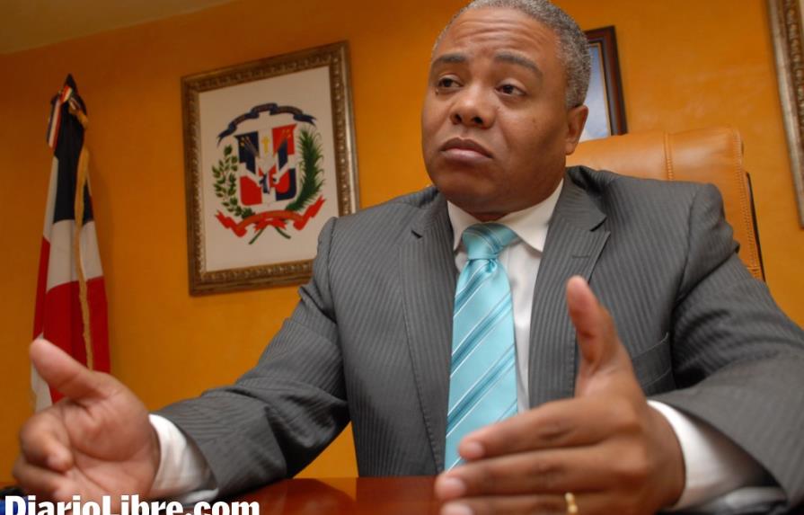 Una mujer se querella contra el alcalde de Santo Domingo Norte por alegada agresión