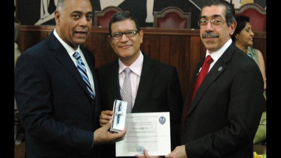 La UASD distingue a profesores de medicina