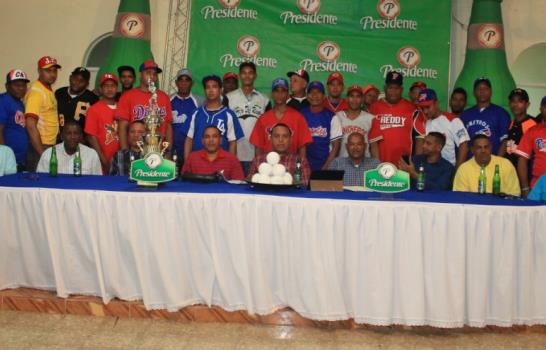 Cotuí anuncia torneo de softbol Presidente con 36 equipos