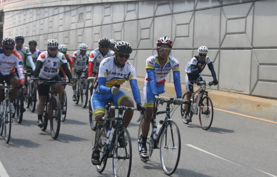 Ciclistas paralímpicos realizan la ruta Pedaleando con una Pierna La Vega-Santo Domingo