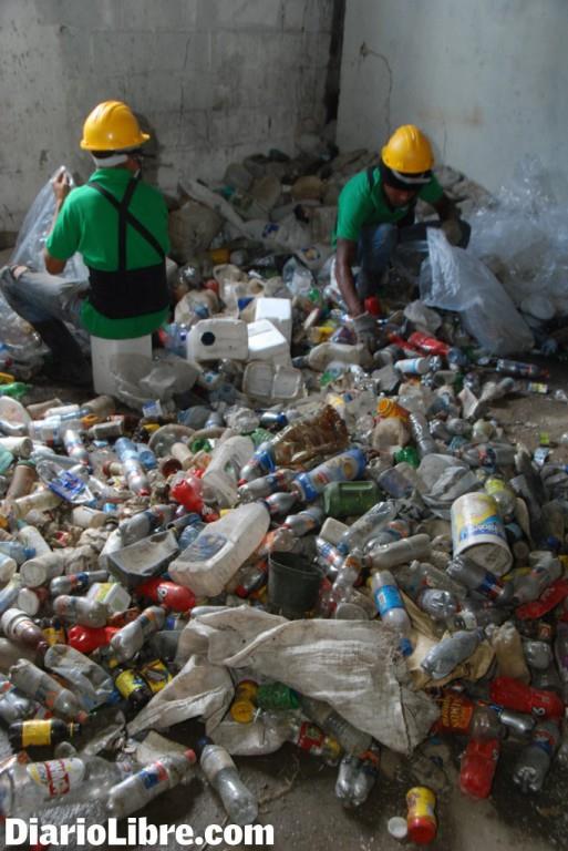 Fundaciones recolectoras de basura abren un centro de acopio