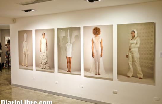 Raquel Paiewonsky expone “Híper Pouf”, series fotográficas