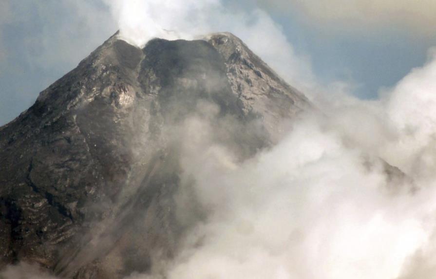 Más de 30.000 personas huyen de la erupción del volcán Mayon de Filipinas
