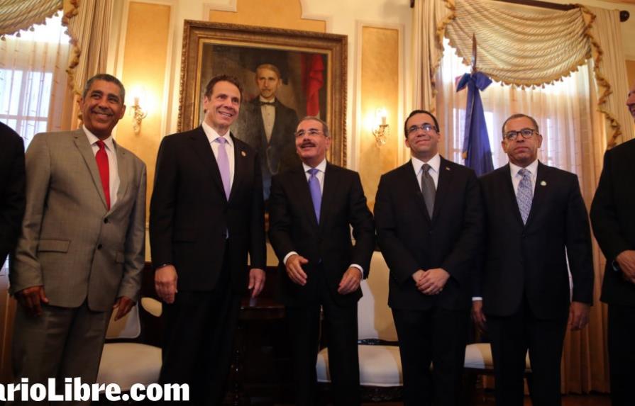 Gobernador de Nueva York promueve banco ayudaría a dominicanos
