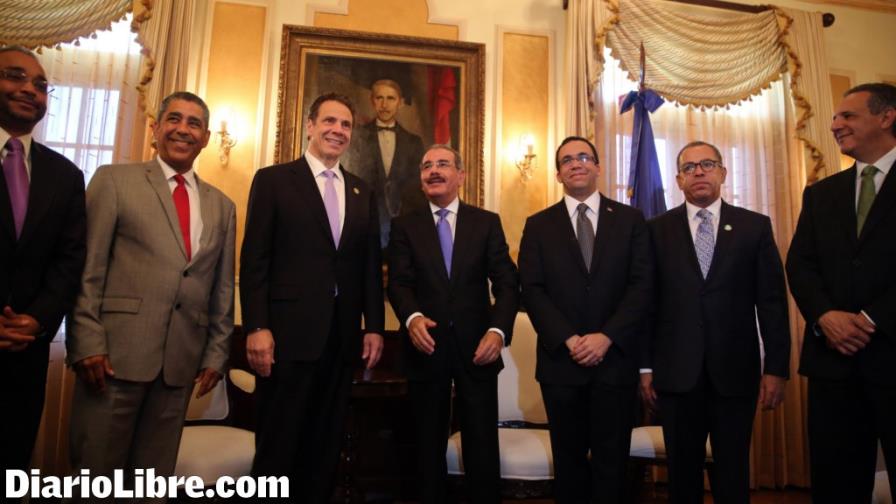 Gobernador de Nueva York promueve banco ayudaría a dominicanos Gobernador de Nueva York promueve banco ayudaría a dominicanos