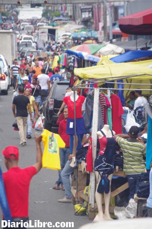 El comercio en la Duarte, más grande y con más desorden