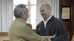 EE.UU. detiene para expulsi&oacute;n a supuesto agente subversivo cubano y su familia