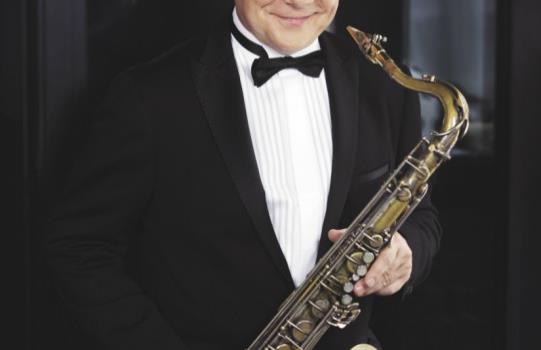 Fantine: Estoy viviendo mi sueño: cantar y viajar