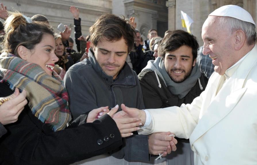 Papa pide acabar con mercaderes de carne que esclavizan a los inmigrantes