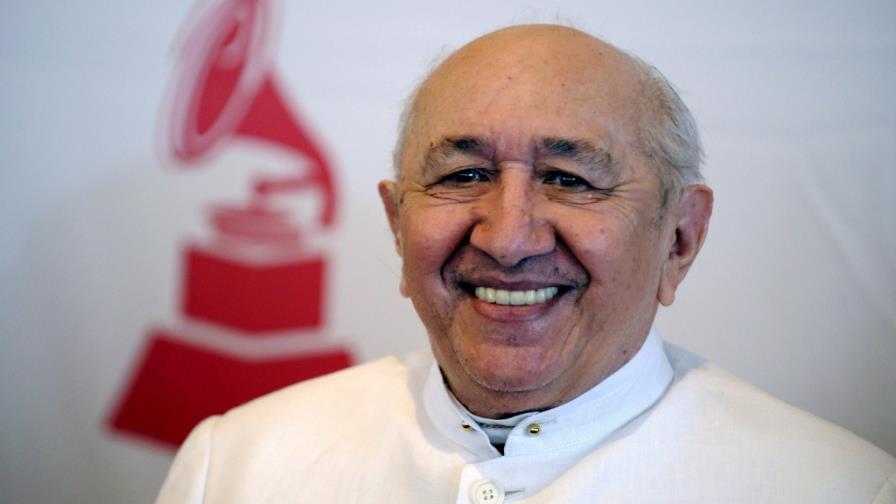 Murió hoy el cantor Simón Díaz, autor de Caballo Viejo