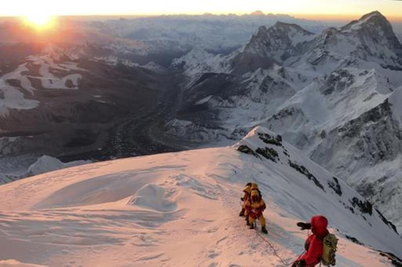 Ascienden a trece los guías muertos en un alud en el Everest