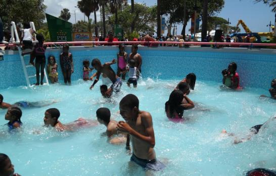 Capitaleños acuden a Güibia a recrearse y a bañarse en las piscinas