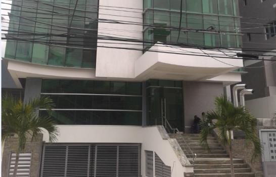 En Naco también compran camiones de agua