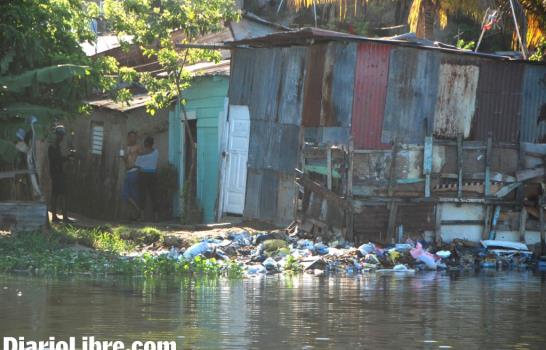 El río Ozama, el gran botadero de la ciudad de Santo Domingo