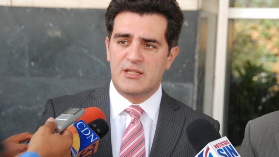 Jurista dice proyecto ley de naturalización viola el artículo 110 de la Constitución Jurista dice proyecto ley de naturalización viola el artículo 110 de la Constitución