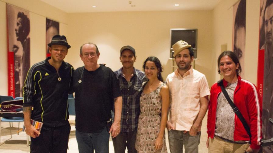 Calle 13 estrena el tema Ojos color sol junto a Silvio Rodríguez