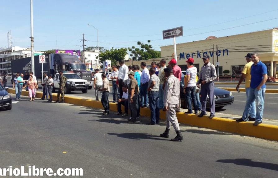 Clase media y alta de Santiago protesta por los cambios viales