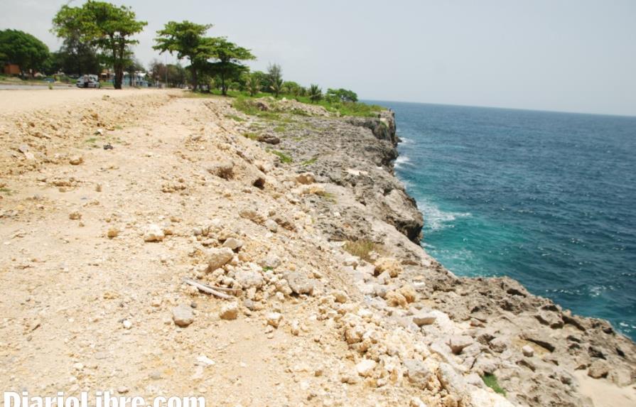 El Malecón sigue a riesgo del impacto de la erosión marina