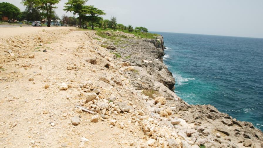 El Malecón sigue a riesgo del impacto de la erosión marina