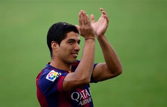 Barcelona presenta a Suárez quien promete mordiscos, nunca más