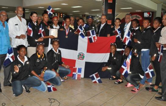 Equipo sub-19 garantiza estabilidad en la selección de softbol de mayores de República Dominicana