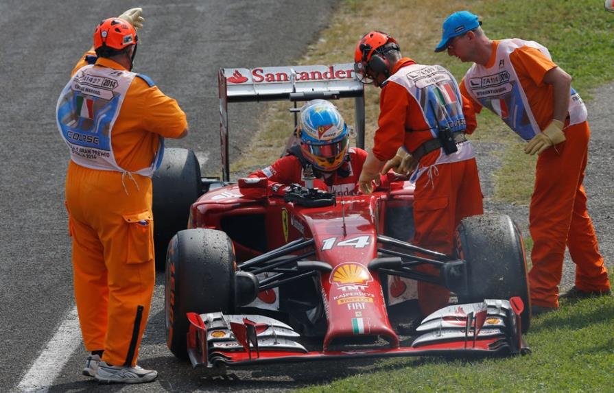 Alonso dominó el primer libre en Marina Bay, por delante de los Mercedes