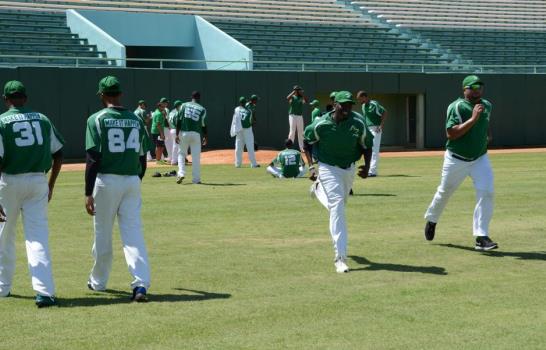 Con 20 lanzadores las Estrellas Orientales inician prácticas para próxima temporada de béisbol