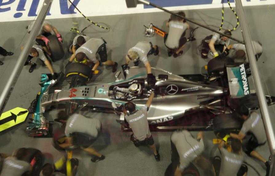 Lewis Hamilton se lleva segunda sesión en la práctica de Singapur