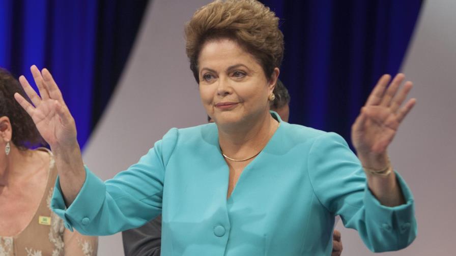 Rousseff admite desvío de recursos en Petrobras y buscará resarcimiento