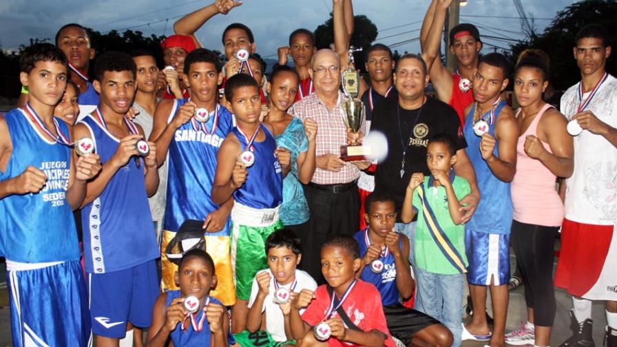 Rubén Espino campeón XIV Boxeo Olímpico dedicado a Bienvenido Solano