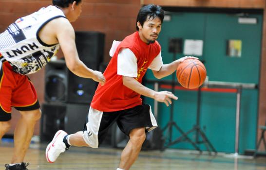 Manny Pacquiao debuta como basquetbolista en Manila