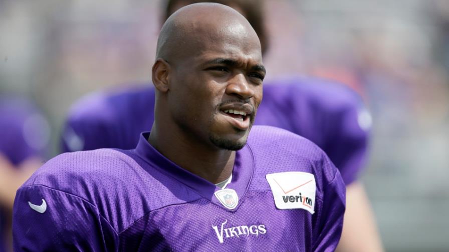 Adrian Peterson es suspendido por resto de temporada