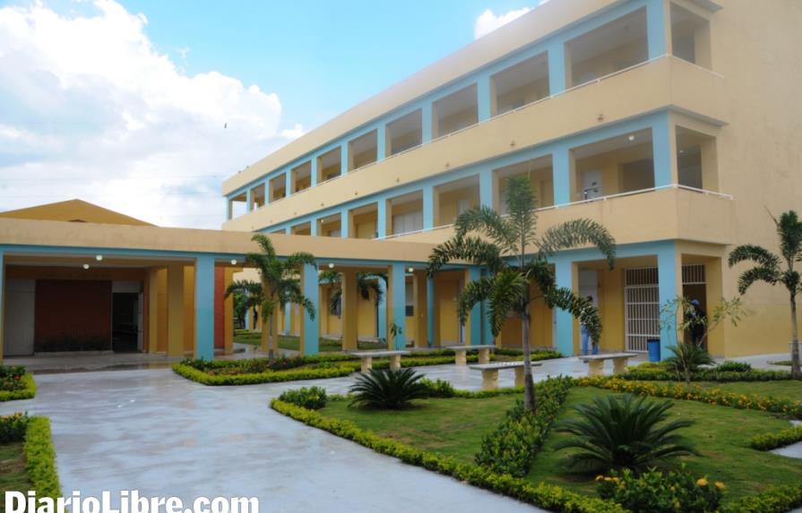 El presidente Medina inaugura tres centros educativos en Santo Domingo