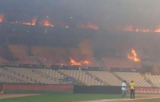 Fuego afecta el Estadio Cibao de Santiago