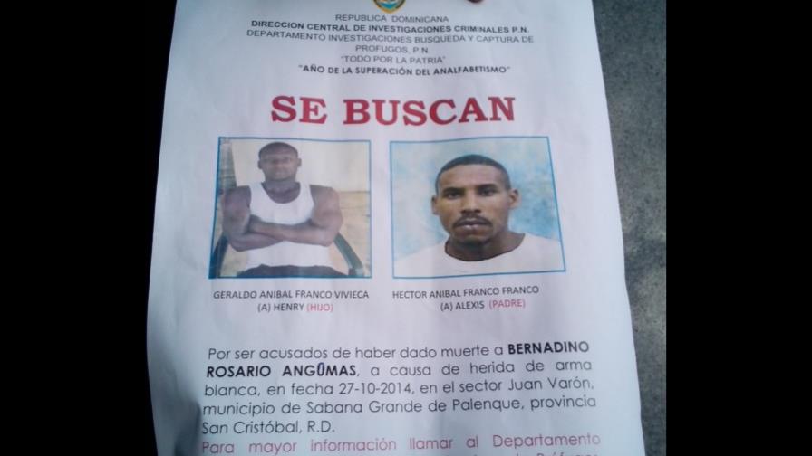 Policía busca a padre e hijo acusados de homicidio