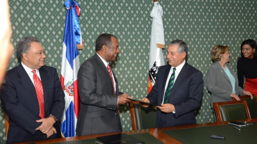 Mercadom entrega los mercados de Cristo Rey y Villa Agrícolas al Ayuntamiento del Distrito Nacional