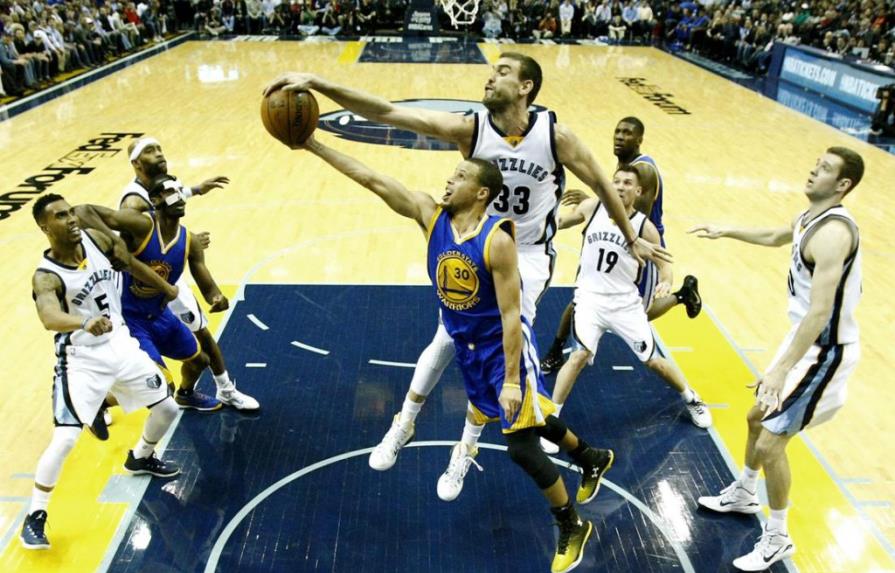 Curry, Davis y Butler muestran su potencial de estrellas; lesión de Durant