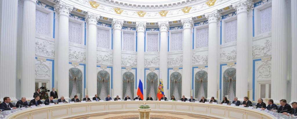 Putin insta a los oligarcas a contribuir a diversificar la economía rusa