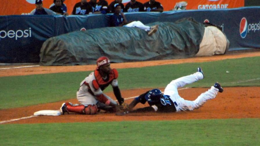 En los 16 juegos Escogido-Licey, los Rojos dominaron 10 por 6