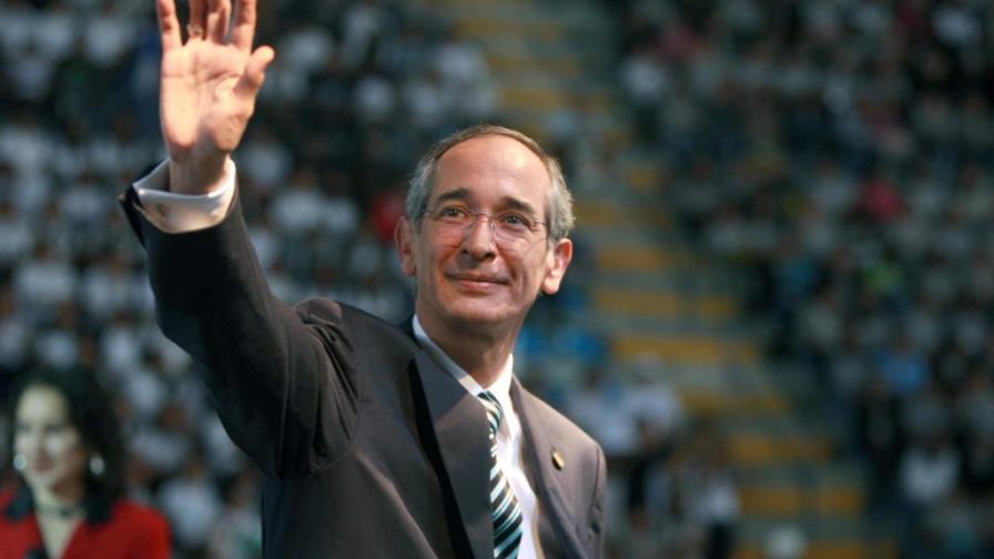 Álvaro Colom sugiere no cobrar el roaming en los países de la región Álvaro Colom sugiere no cobrar el roaming en los países de la región