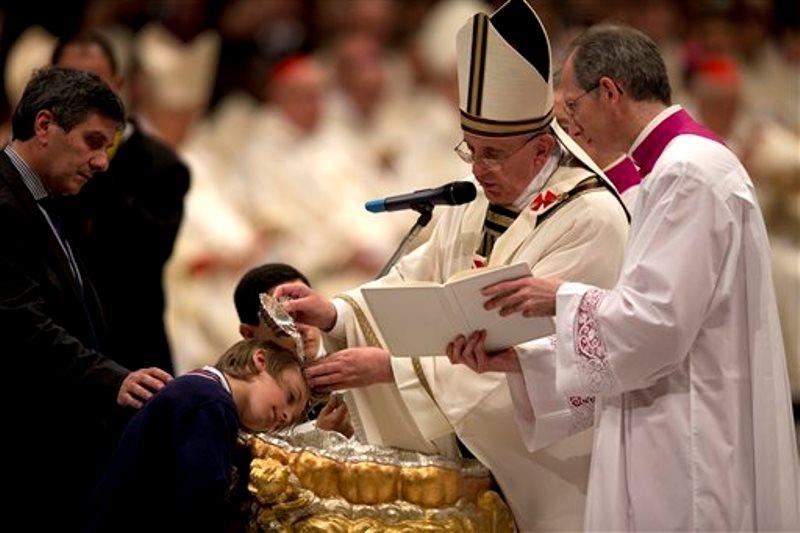 El papa pide a los fieles llevar a Cristo a todos los extremos de la Tierra