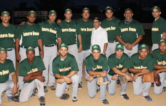 Liga del Club Arroyo Hondo pone en marcha su torneo de softbol 43 aniversarios