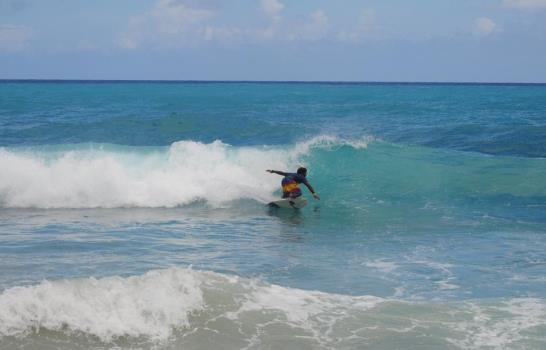 Surfistas de La Terrena y Cabarete arrasan en la clasificación del Barahona International Surf Championship