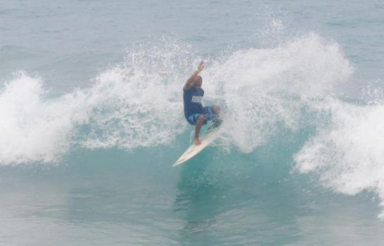 Surfistas de La Terrena y Cabarete arrasan en la clasificación del Barahona International Surf Championship