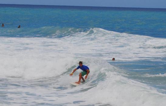 Surfistas de La Terrena y Cabarete arrasan en la clasificación del Barahona International Surf Championship