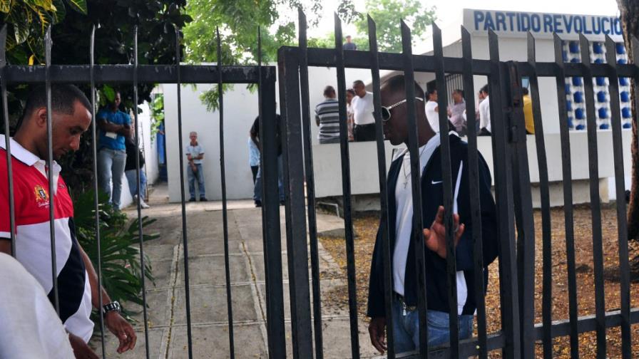 Tensión en centros de votos de Santiago en inicio de convención del PRD Tensión en centros de votos de Santiago en inicio de convención del PRD